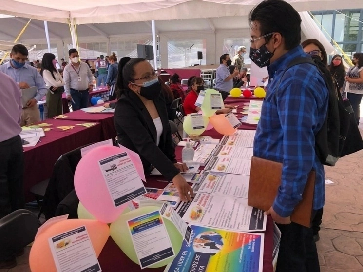 Feria del empleo en la alcaldía Iztacalco, en la Ciudad de México. Foto Luis Castillo / Archivo