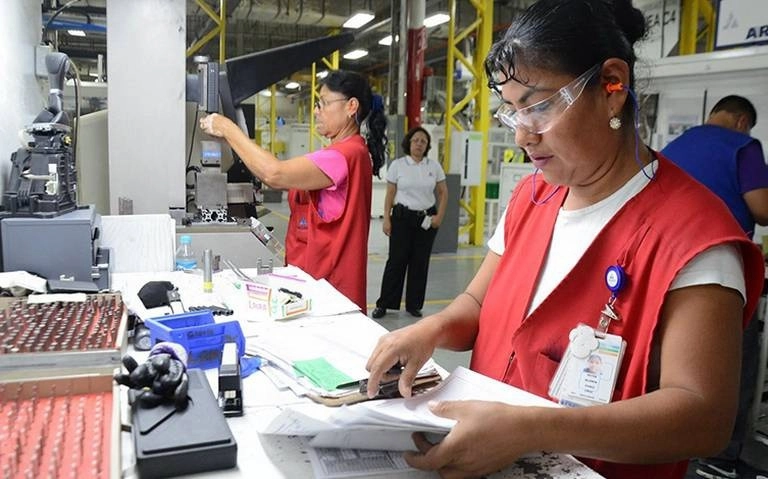 En el arranque del 2023, el mercado laboral recuperó menos de la mitad de los puestos laborales que se perdieron a finales de diciembre pasado, de acuerdo con la Enoe. Foto Cristina Gómez / Archivo 