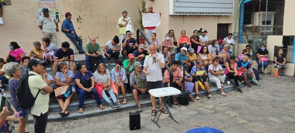 Los afectados explicaron que fueron censados pero nunca les llamaron para entregar el recurso correspondiente, no obstante vivir a unos 50 metros de la laguna de Tres Palos. Foto Héctor Briseño