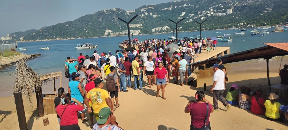 Pobladores advirtieron que no se retirarán del muelle público de Puerto Marqués, donde se tiene previsto que sea una de las estaciones del nuevo sistema de transporte público marítimo Marinabús, hasta que las autoridades acudan para sostener una mesa de trabajo con los inconformes.