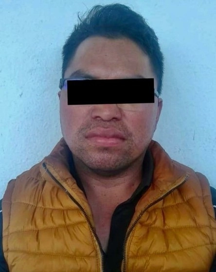 La Fiscalía General del Estado difundió la imagen del detenido, Juan Shilón de la Cruz.


