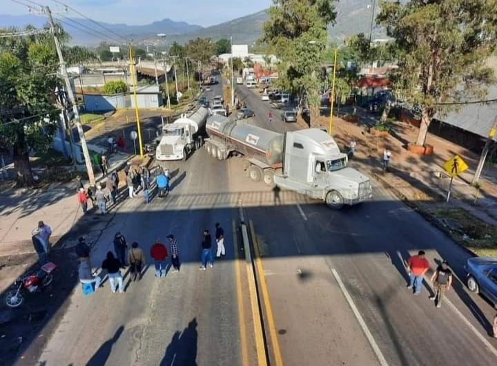 En la comunidad de Cherán fue asesinado un comunero, los vecinos identificaron al agresor, por lo que el pueblo exige justicia. Foto ‘La Jornada’