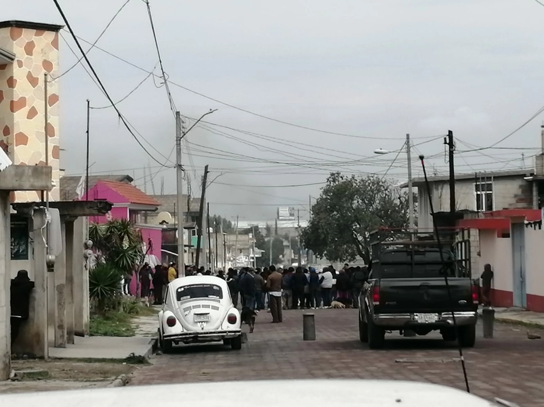 Los pobladoresde Santa Cruz Tetela están inconformes con la instalación de una casilla en una sección que corresponde al municipio de Chiautempan, con el que hay un problema territorial, el 6 de junio. Foto José Carlos Avendaño