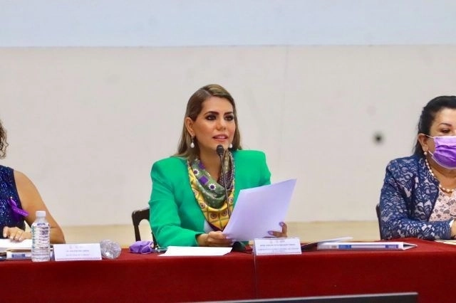 La gobernadora de Guerrero, Evelyn Salgado, en conferencia de prensa. Foto La Jornada
