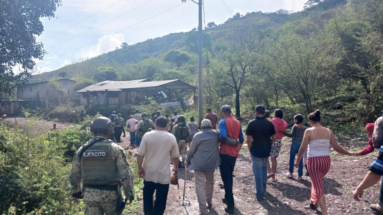 Elementos del Ejército Mexicano, de la Guardia Nacional, así como tres vehículos de la Policía Estatal ya se encuentran resguardando la seguridad en el poblado de Zihuaquio.