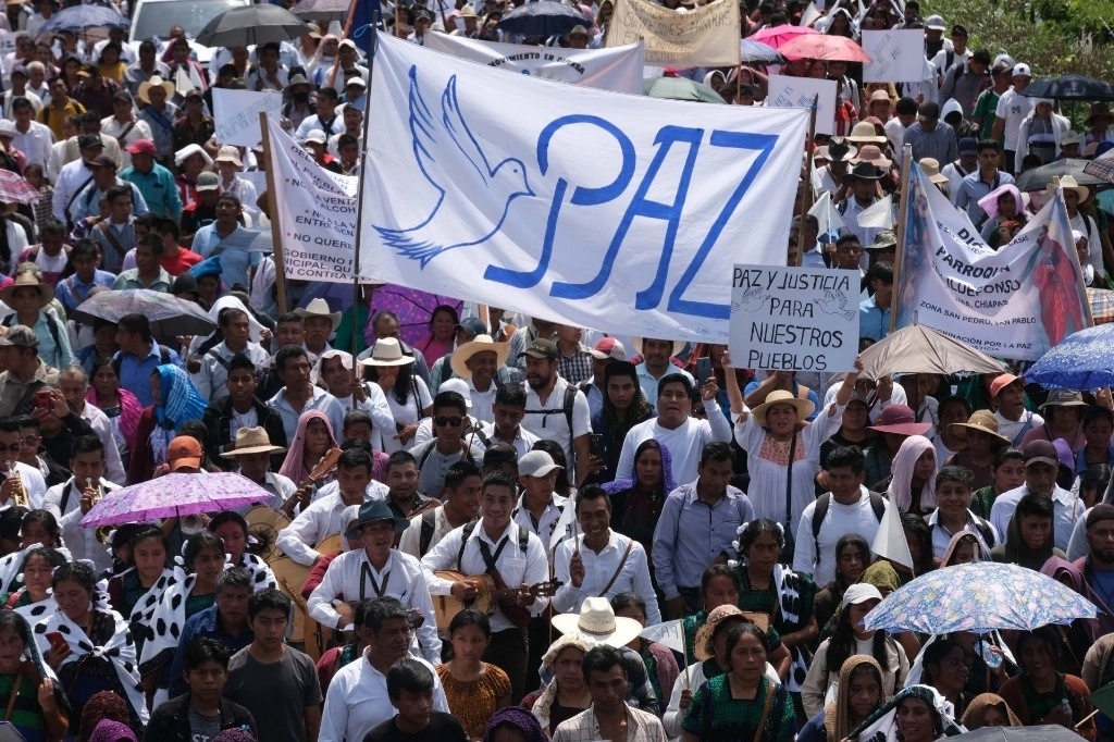 El obispo Rodrigo Aguilar advirtió que el sistema neoliberal es el actual colonialismo que busca el despojo de la tierra y la explotación de los pueblos originarios. Foto Cuartoscuro