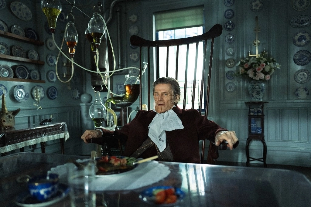 Willem Dafoe personifica al científico loco Godwin Baxter. Foto Ap
