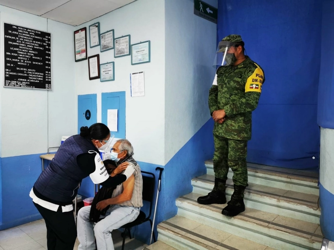 En el municipio de Atarjea, Guanajuato, ubicado en la Sierra Gorda, se aplicaron las primeras vacunas contra Covid-19 a adultos mayores en el Centro de Salud de Mangas Cuatas y en la Unidad Médica de Atención Primaria a la Salud, el 15 de febrero de 2021. Foto ‘La Jornada’