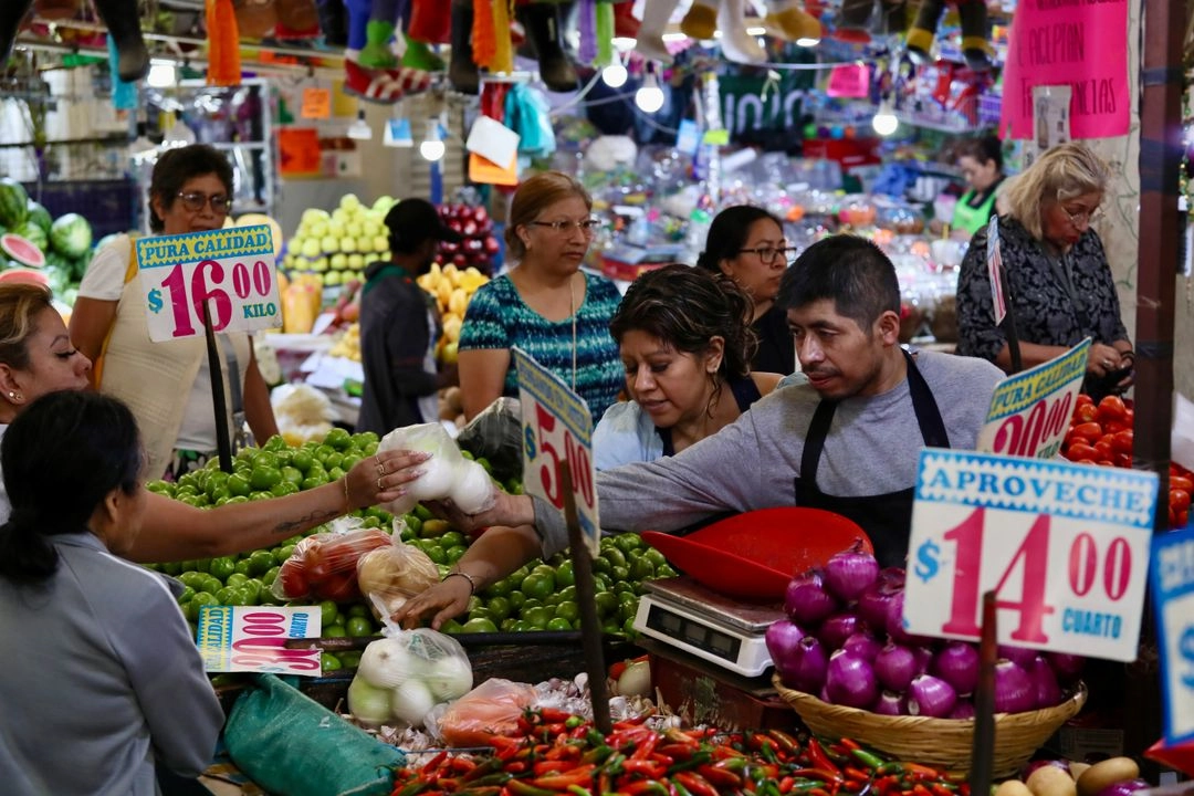 Aproximadamente 44.2 millones de mexicanos no pueden adquirir la canasta alimentaria para todos los integrantes del hogar. Foto 