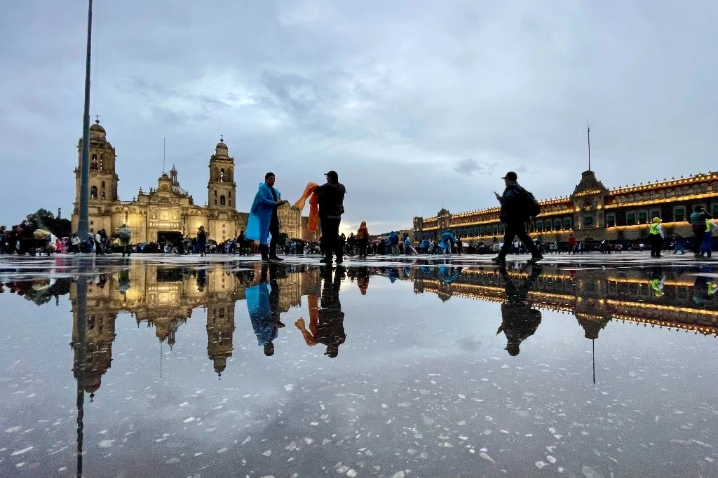 Tarde lluviosa en el Centro Histórico de la Ciudad de México. Foto Roberto García Ortiz / archivo