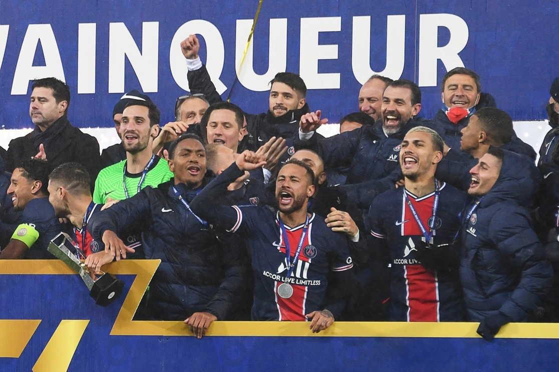 Los jugadores del PSG festejan el título. Foto Afp