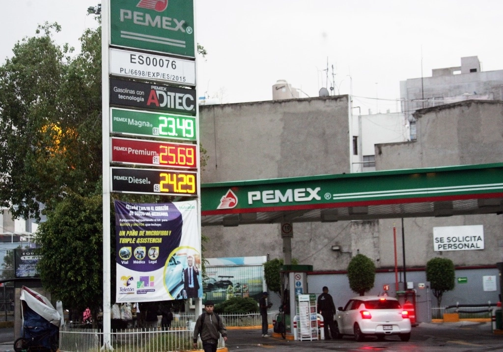 Venta de gasolina en la Ciudad de México, en noviembre de 2023. Foto Roberto García Rivas
