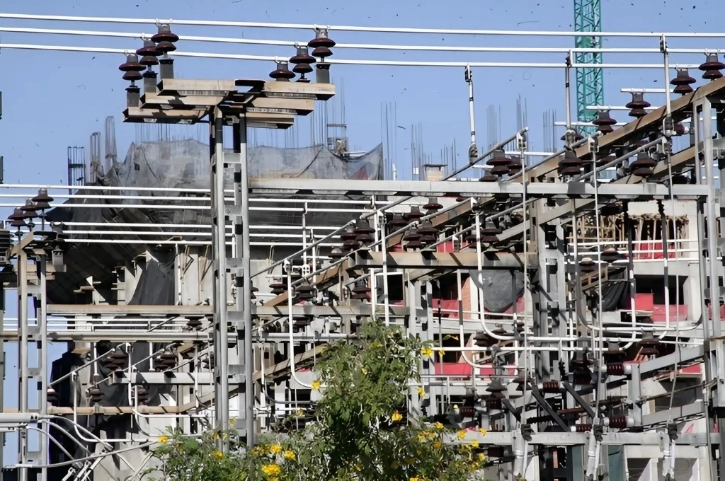 Subestación eléctrica de la CFE en la Ciudad de México. Foto Roberto García Rivas / Archivo