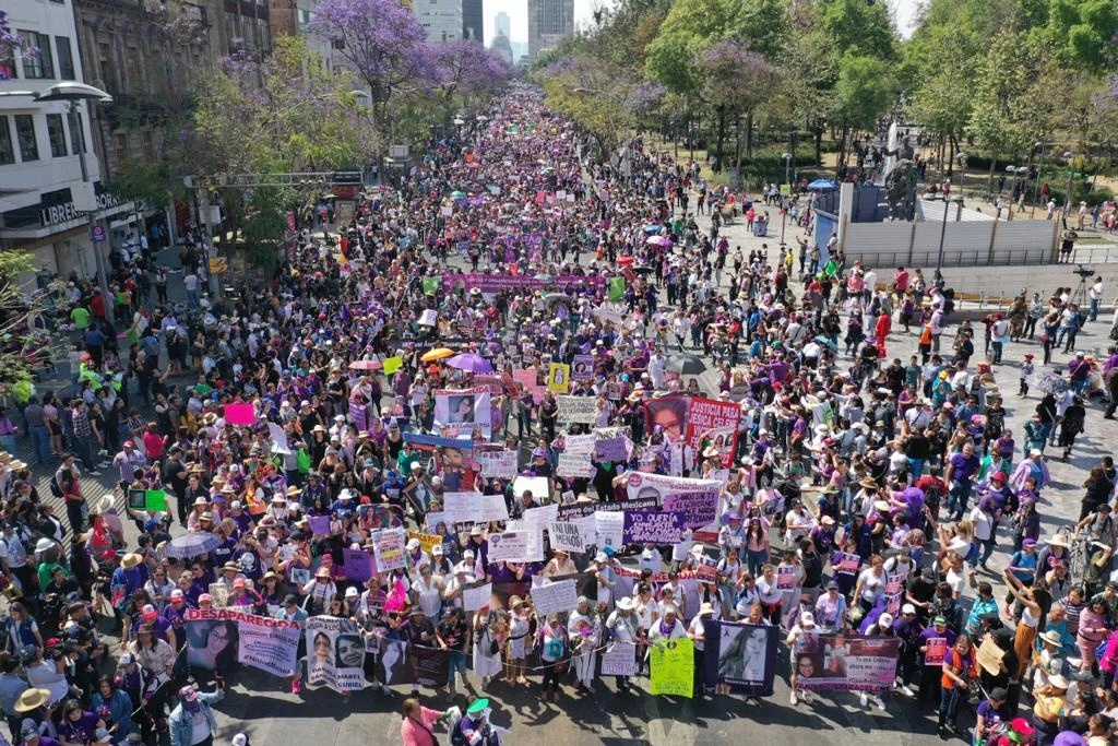 Miles de mujeres se manifestaron para decir "¡ya basta!" a la violencia y al acoso. La imagen, del 8 de marzo de 2020. Foto Pablo Ramos