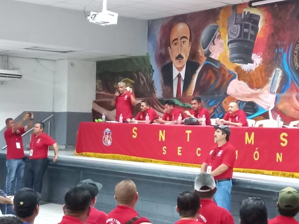 Ha habido reuniones entre la dirigencia sindical, representantes de la empresa y de los gobierno federal y estatal, pero no se han conseguido acuerdos. Foto Facebook Sindicato Minero Secc 271 