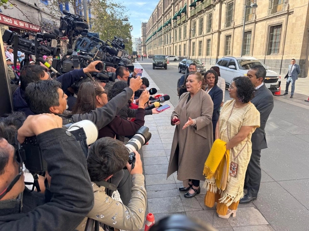Consejeros del INE, a su salida de una reunión privada con la presidenta Claudia Sheinbaum, en Palacio Nacional, Ciudad de México, el 9 de enero de 2025. Foto Yazmín Ortega Cortés



