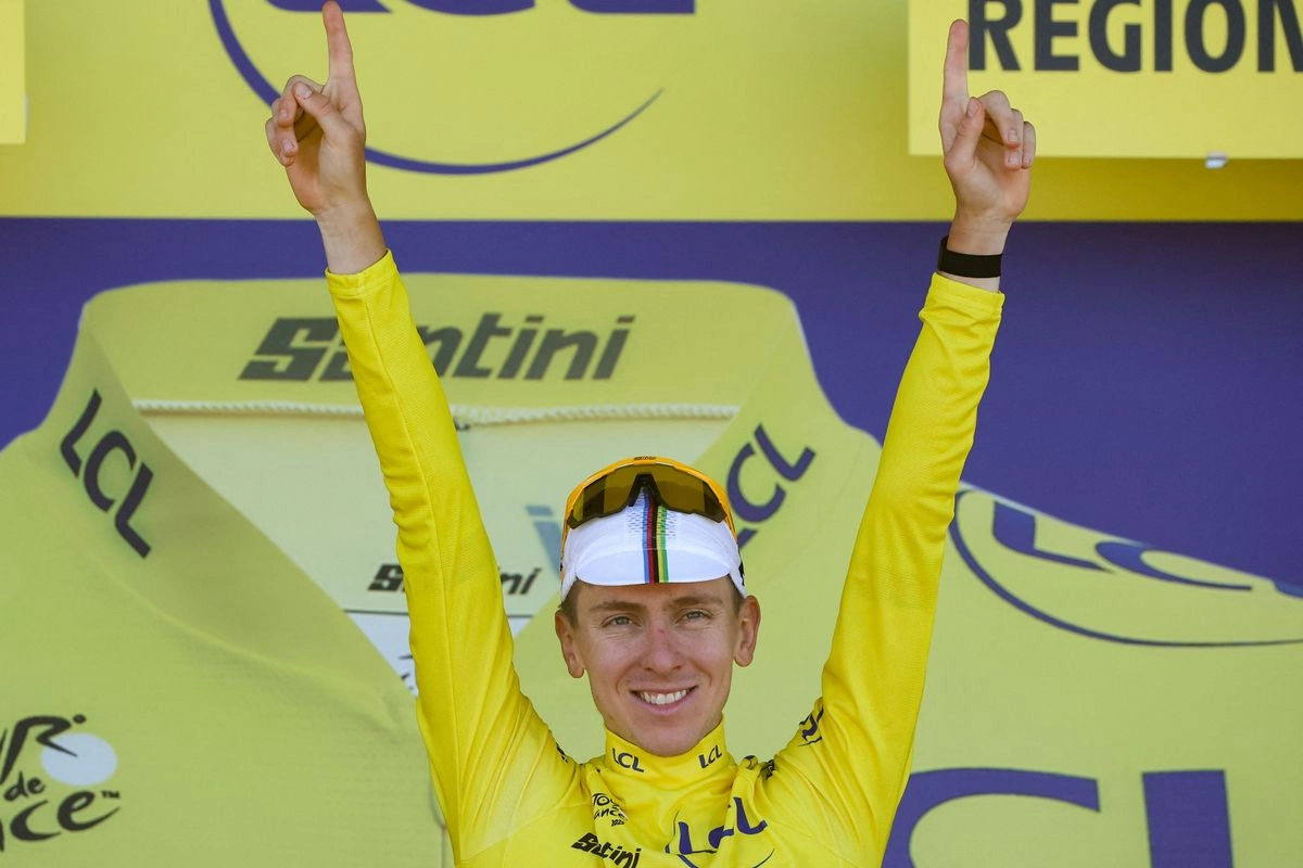 "Estoy supercontento por ganar en esta subida emblemática. Con Mathieu (van der Poel) conocíamos bien el final y teníamos buenos recuerdos. Los dos queríamos lo mismo, ganar", señaló el esloveno Tadej Pogacar, el 11 de julio de 2025. Foto 