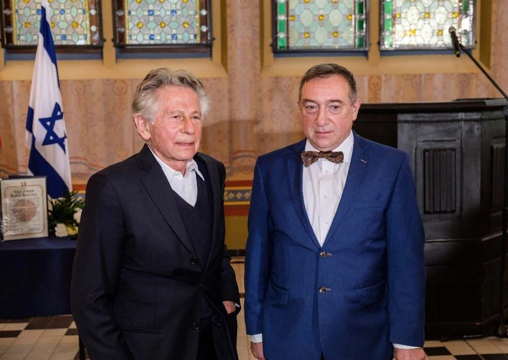 Roman Polanski rindió homenaje el jueves a la pareja polaca que lo albergó y protegió cuando era niño, salvándolo del Holocausto. Foto Ap