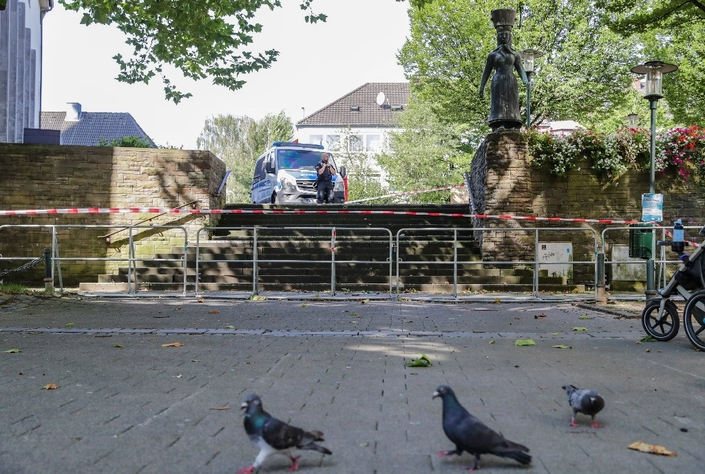 Policía trabaja en el sitio de un ataque a puñaladas, en Solingen, Alemania, el 24 de agosto de 2024. Foto Xinhua