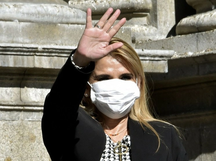 Desde que asumió la presidencia, Jeanine Áñez no ha respetado las garantías individuales de los políticos asilado en la Embajada de México. Foto Afp   