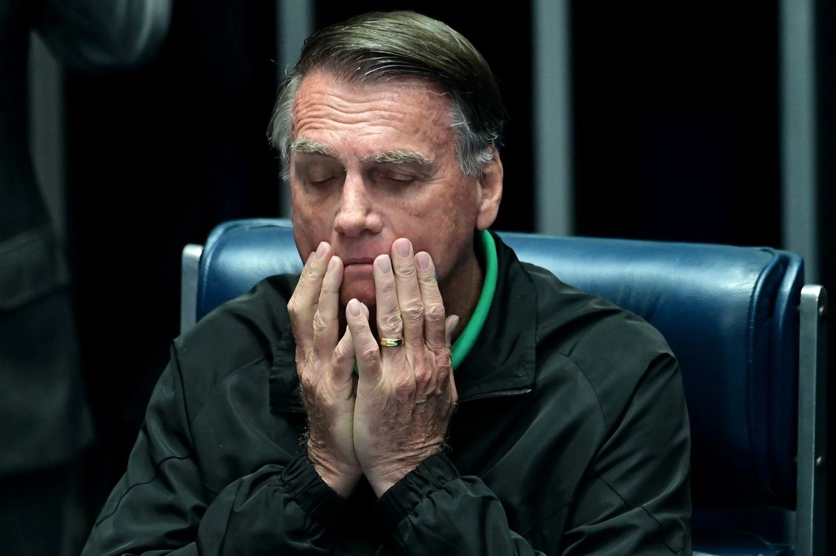 La Policía Federal de Brasil allanó la casa del ex presidente Jair Bolsonaro y se le ordenó utilizar una tobillera electrónica. Imagen del 17 de julio de 2025. Foto 