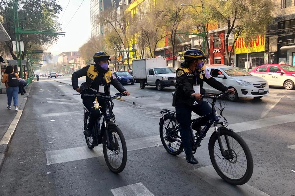 Elementos de la policía capitalina en calles del Centro Histórico este 24 de diciembre de 2020. Foto Luis Castillo 