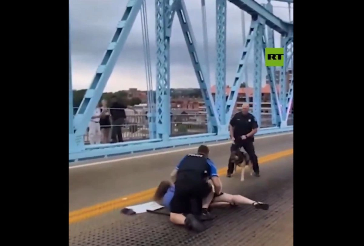 Los policías golpearon de manera indiscriminada y quedó grabado en video. Foto
