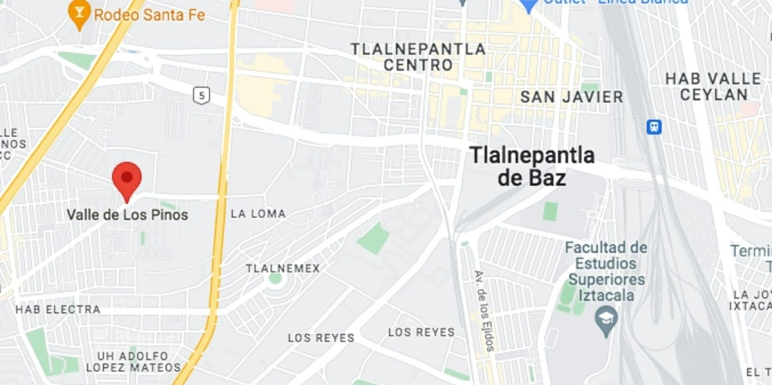 Un policía estatal evitó el robo de 550 mil pesos destinados al pago la nómina de una empresa en Tlalnepantla tras disparar y herir a uno los ladrones, en calle Álamo, en la colonia Valle de los Pinos. Imagen tomada de Google Maps