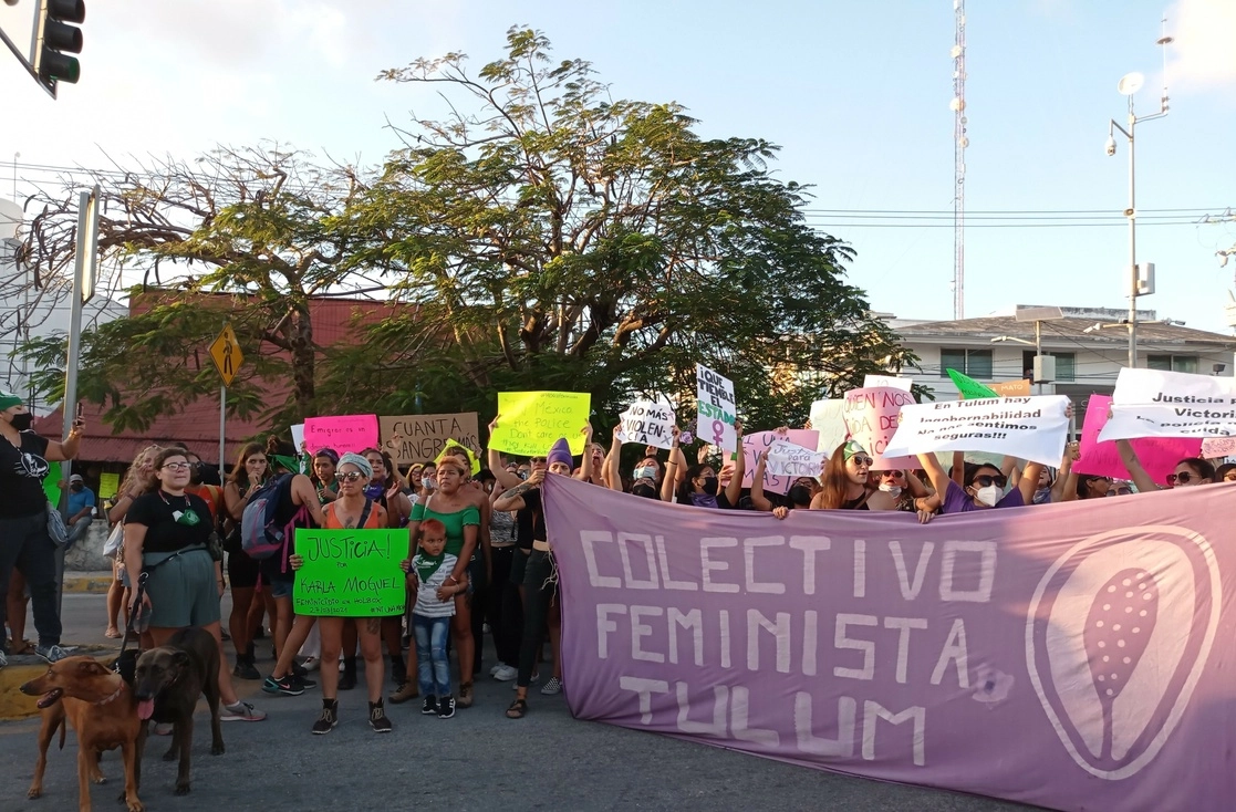 La protesta culminó frente al Palacio Municipal de Tulum. Foto Rosario Ruiz