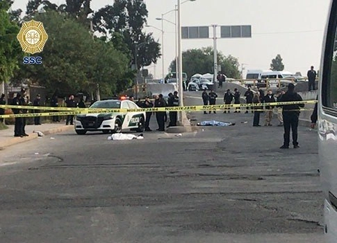 El agente de la Policía de Investigación disparó en contra de los tres presuntos asaltantes. Foto SSC CDMX 