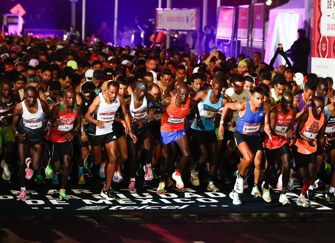 Participantes de la 39 edición del Maratón de la Ciudad de México, el 28 de agosto de 2022. Foto Víctor Camacho