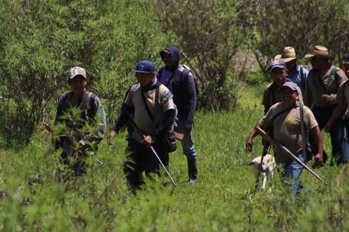 Integrantes de la Coordinadora Regional de Autoridades Comunitarias-Policía Comunitaria de los Pueblos Fundadores hacen recorridos de cinco horas en su territorio. Foto 'La Jornada'