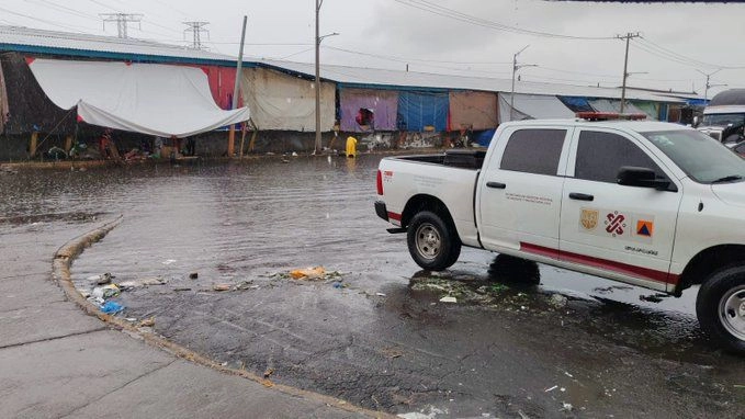 Servicios de emergencia acudieron al CEDA de la CDMX luego del reporte de una policía de la PIB herido por arma de fuego. Foto 