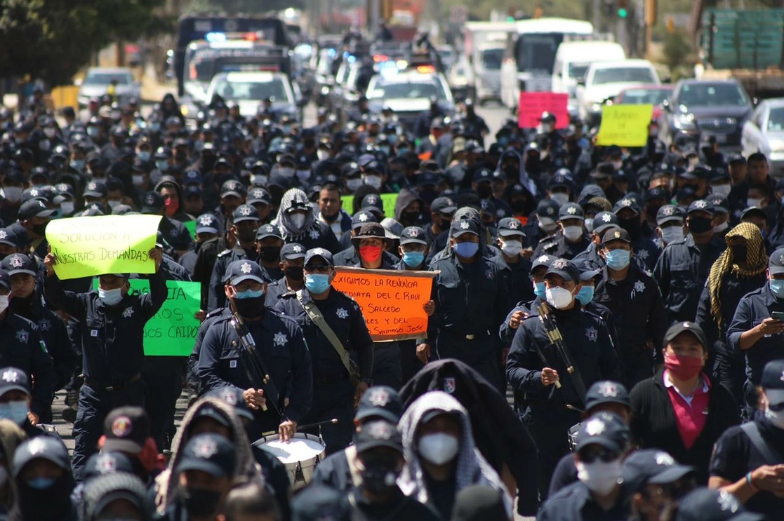 Policías de Oaxaca realizaron una protesta para exigir la salida del secretario de Seguridad Pública del estado, el 22 de marzo de 2021. Foto Jorge A. Pérez Alfonso
