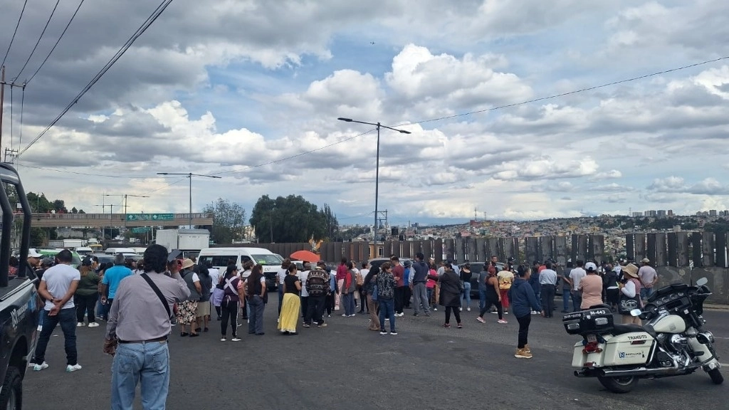 Aspectos del bloqueo ciudadano. Foto tomada de redes sociales