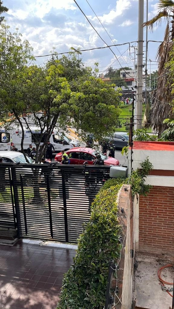 Vecinos de la zona reportaron en sus redes sociales imágenes del operativo policiaco.