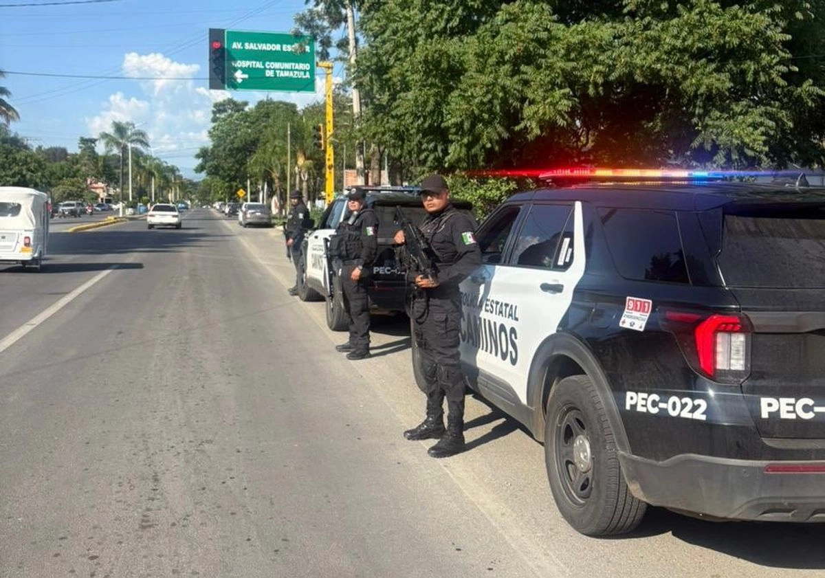 Reportes oficiales indicaron que el joven de alrededor de 25 a 30 años de edad se encontraba bajo los influjos de la droga, además, se introdujo a un domicilio ajeno durante la media noche y madrugada de este sábado, por lo que sus moradores llamaron a la policía alertando que se encontraba armado.