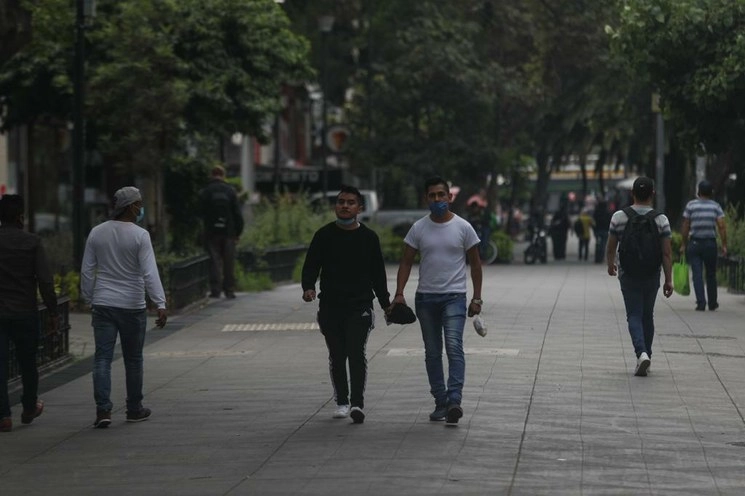 Capitalinos en ñas calles de la CDMX en el día 69 de Sana Distancia. Foto Yazmín Ortega Cortés