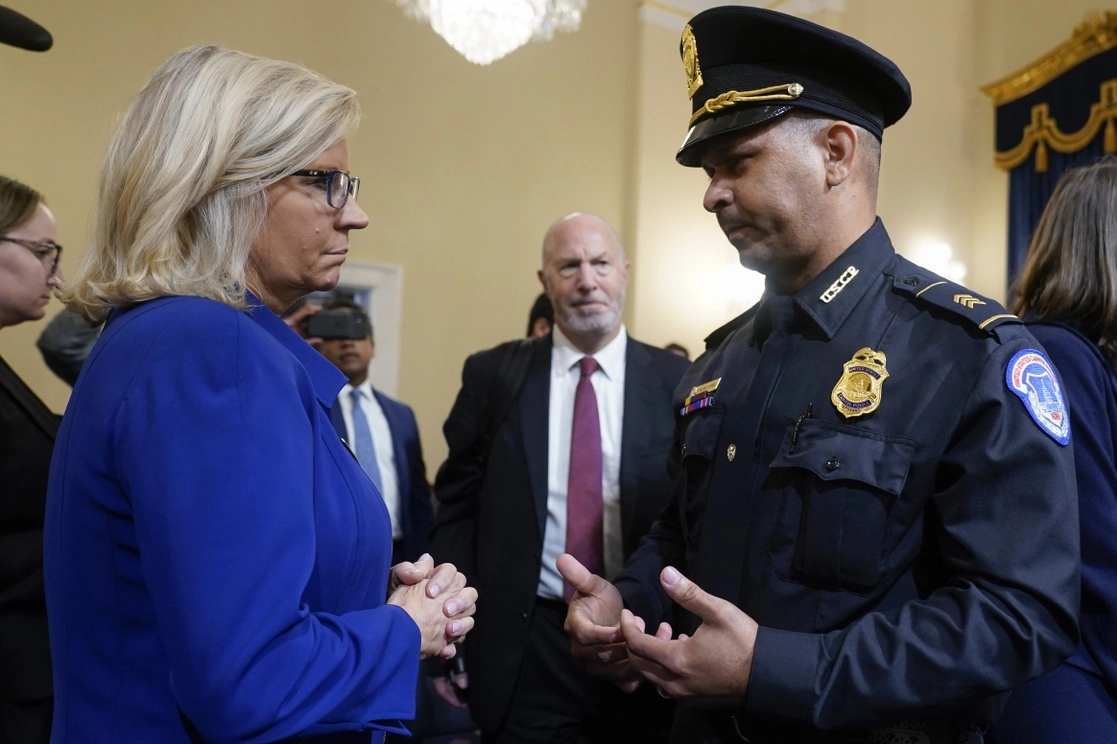 Sólo dos legisladores republicanos se atrevieron a formar parte de la comisión especial de la Cámara de Representantes para investigar los sucesos violentos del 6 de enero en el Capitolio. Liz Cheney es una de ellas. Foto Ap