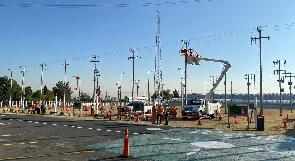 Instalación de infraestuctura eléctrica. Foto CFE