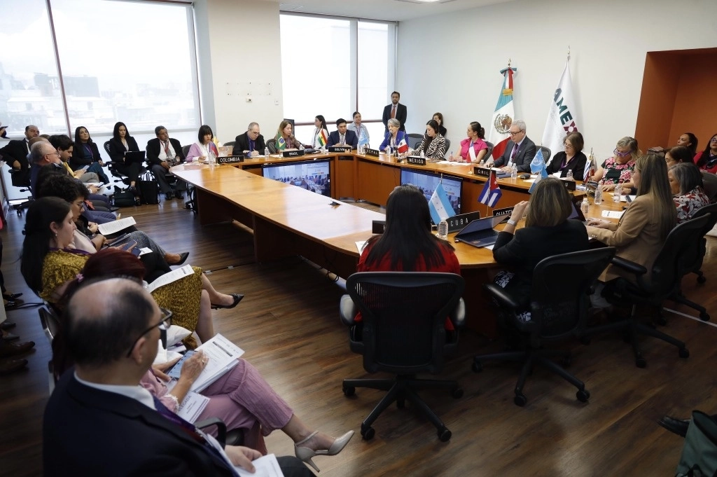 Durante un panel dentro de la  III Conferencia Ministerial sobre Políticas Exteriores Feministas. Imagen tomada de https://x.com/SRE_mx