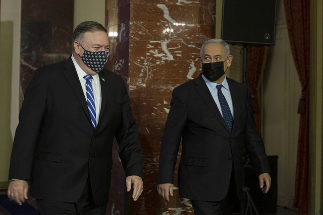 El secretario de Estado de Estados Unidos, Mike Pompeo, y el primer ministro israelí, Benjamin Netanyahu, hoy en Jerusalén. Foto Ap 