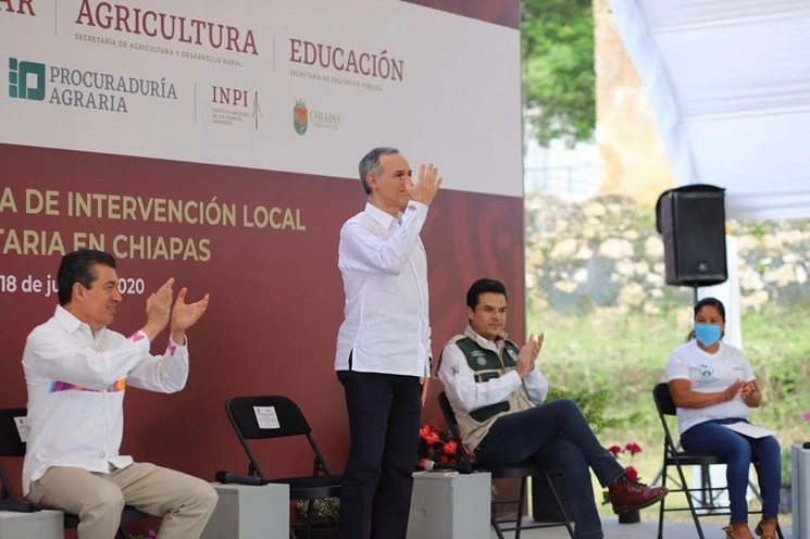 Hugo López-Gattel, acompañado del gobernador Rutilio Escandón y el director del IMSS, Zoé Robledo, en el arranque de la estrategia comunitaria contra el Covid-19. Foto de Twitter @HLGatell 
