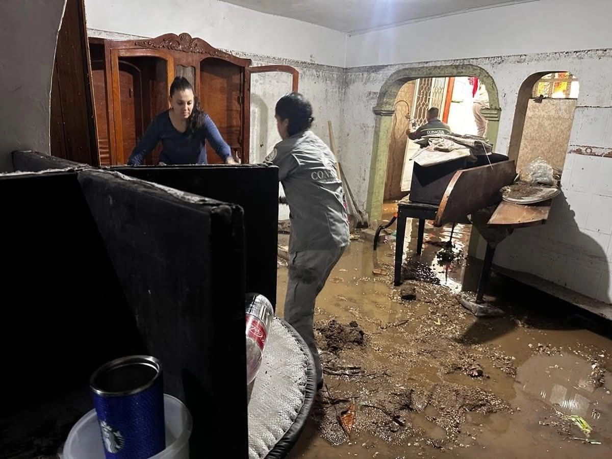 Decenas de familias perdieron su patrimonio tras las inundaciones que dejaron fuertes lluvias en Tepic, Nayarit. Foto