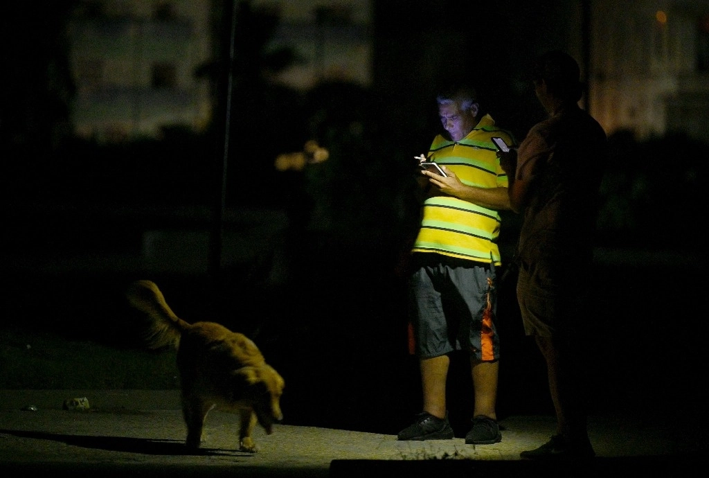El país caribeño sufrió el pasado viernes una caída total del sistema eléctrico. Foto Afp