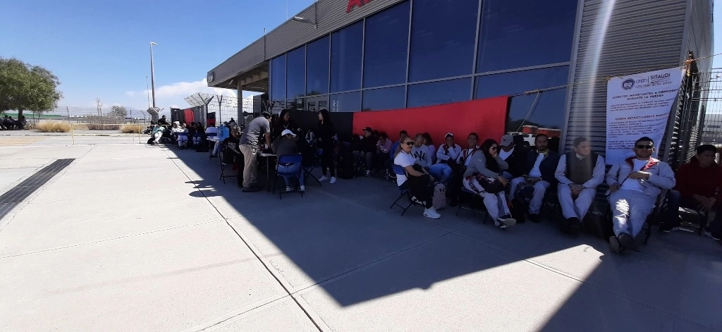 A las 11 horas estalló la huelga en la planta de Audi México, en el municipio poblano de San José Chiapa; al grito de “¡Somos obreros, no limosneros”, los agremiados al Sitaudi externaron su rechazo al 6.5 por ciento de aumento global que ofrece la empresa, el 24 de enero de 2024. Foto Patricia Gutiérrez