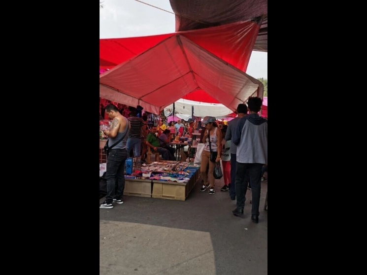 En imagen de archivo, un tianguis de la Ciudad de México. Foto Diana Ramón