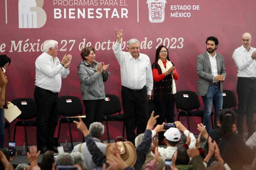 El presidente Andrés Manuel López Obrador supervisa el avance de los Programas para el Bienestar, en La Paz, Estado de México, el 27 de octubre de 2023. Foto Yazmín Ortega Cortés