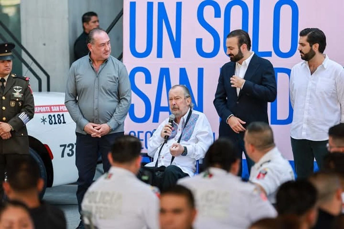 En su lugar estará a cargo Mauricio Farah, secretario de Ayuntamiento de San Pedro Garza García que estará como encargado del despechado durante el periodo de licencia de Fernández.