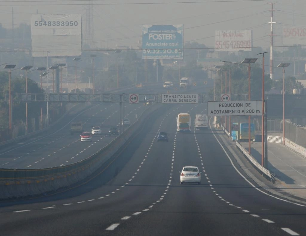 Debido a la mala calidad del aire, la Comisión Ambiental de la Megalópolis informó que se activó la Fase Preventiva Regional para la zona sureste del Valle de México. Foto Guillermo Sologuren